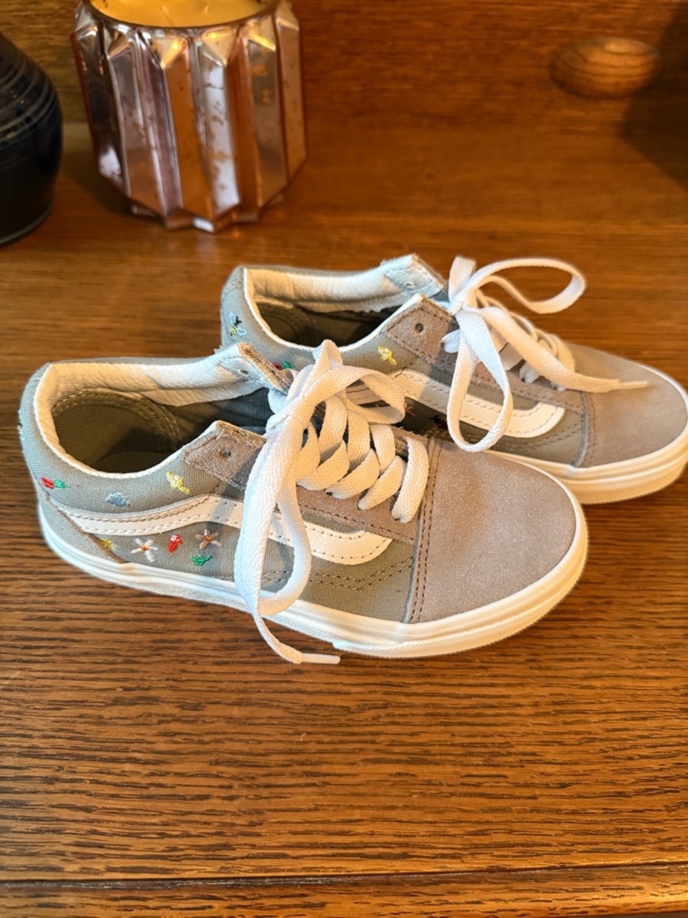 Vans Kids Gray Suede Low-Top Sneakers with Multicolor Star Embroidery
